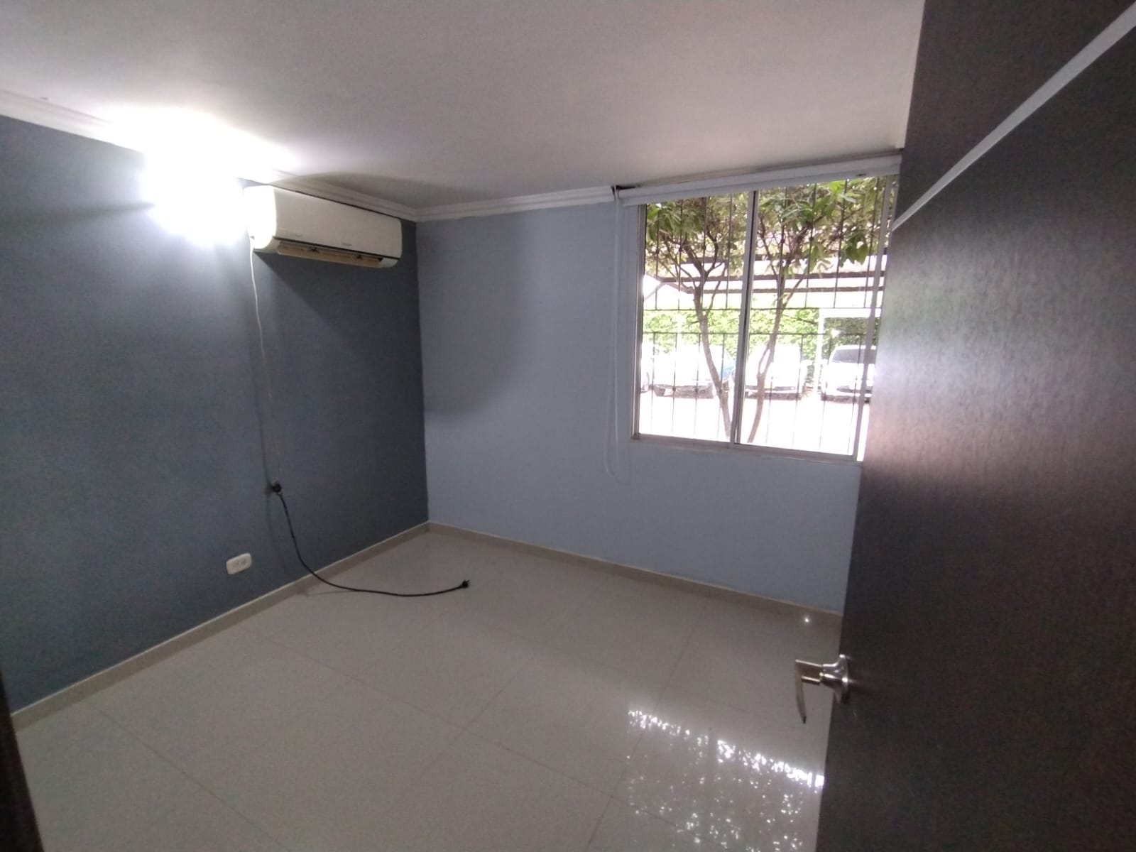 ARRIENDO APARTAMENTO DE TRES HABITACIONES